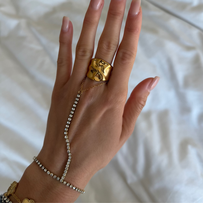 Viral Hand Chains: Anti Tarnish Waterproof Hover Image