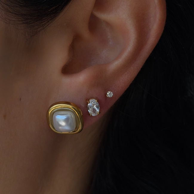 Daisy Dreams Pearl Earrings Hover Image