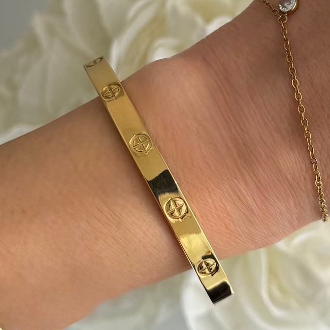 Linked Babe Bangle Hover Image