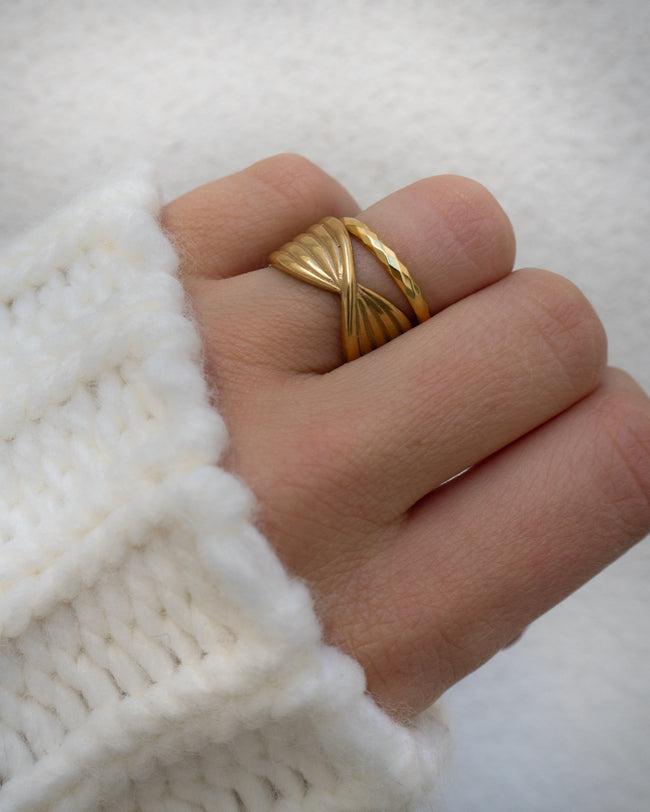 Daphne Ring Main Image