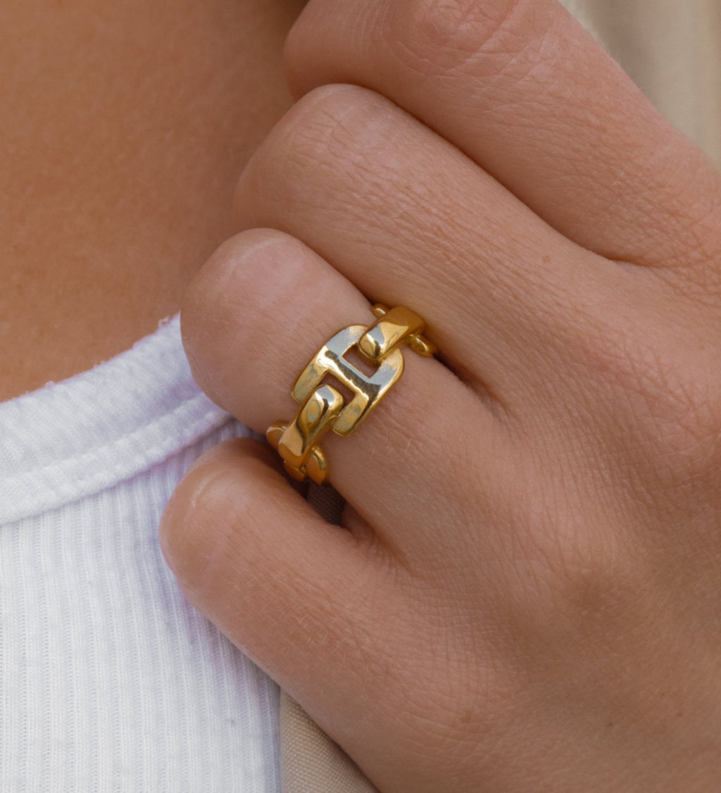 Thea Ring