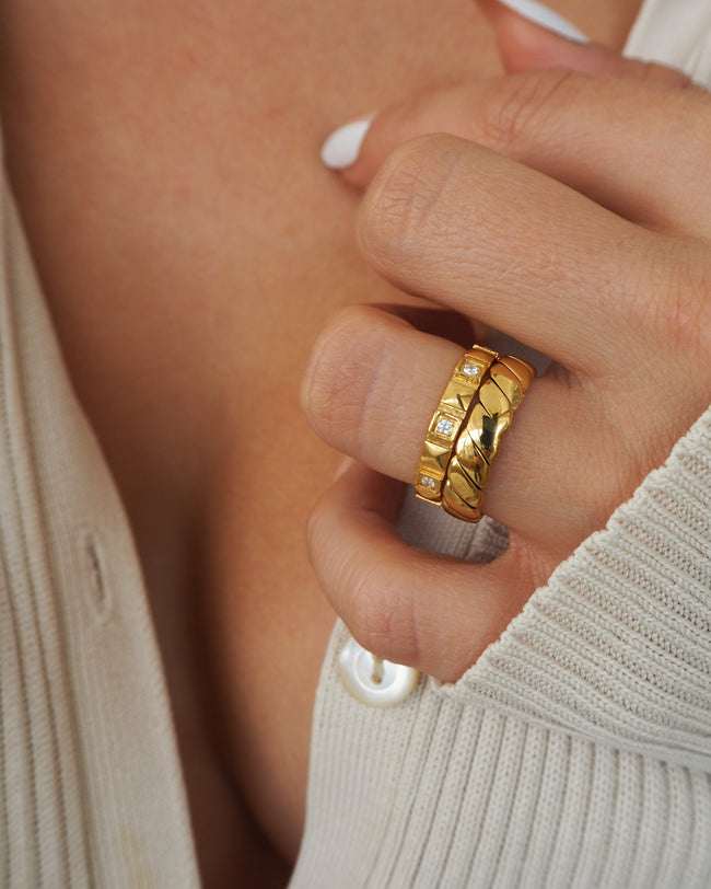 Claire Ring Main Image