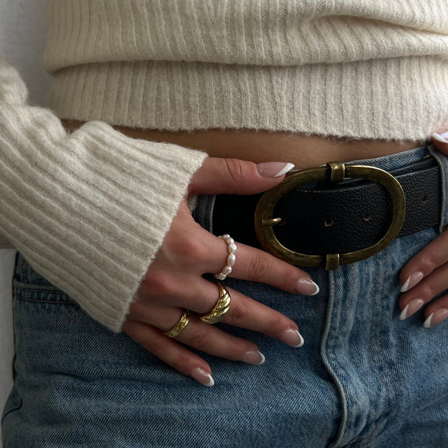 Pearly Ring Main Image