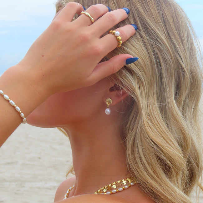 She's a Pearl Ring Main Image